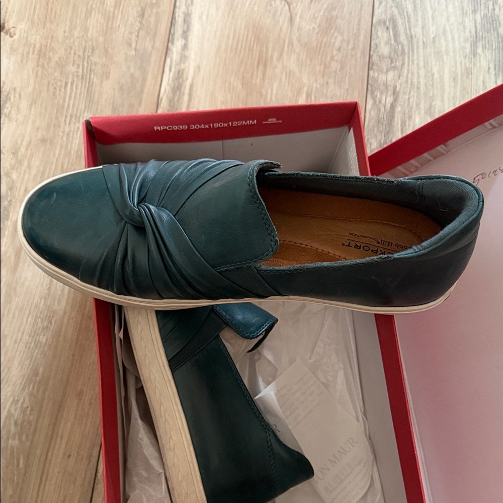 NWT Rockport Women's Teal Slip-On Sneakers